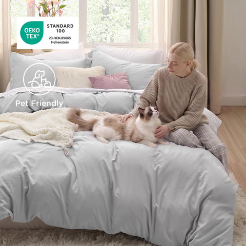 Bedsure duvet next to ruler showing king size dimensions and scale