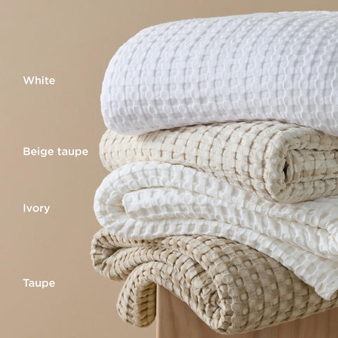 Zoom on Bedsure blanket corner and hem for craftsmanship and long-lasting finish