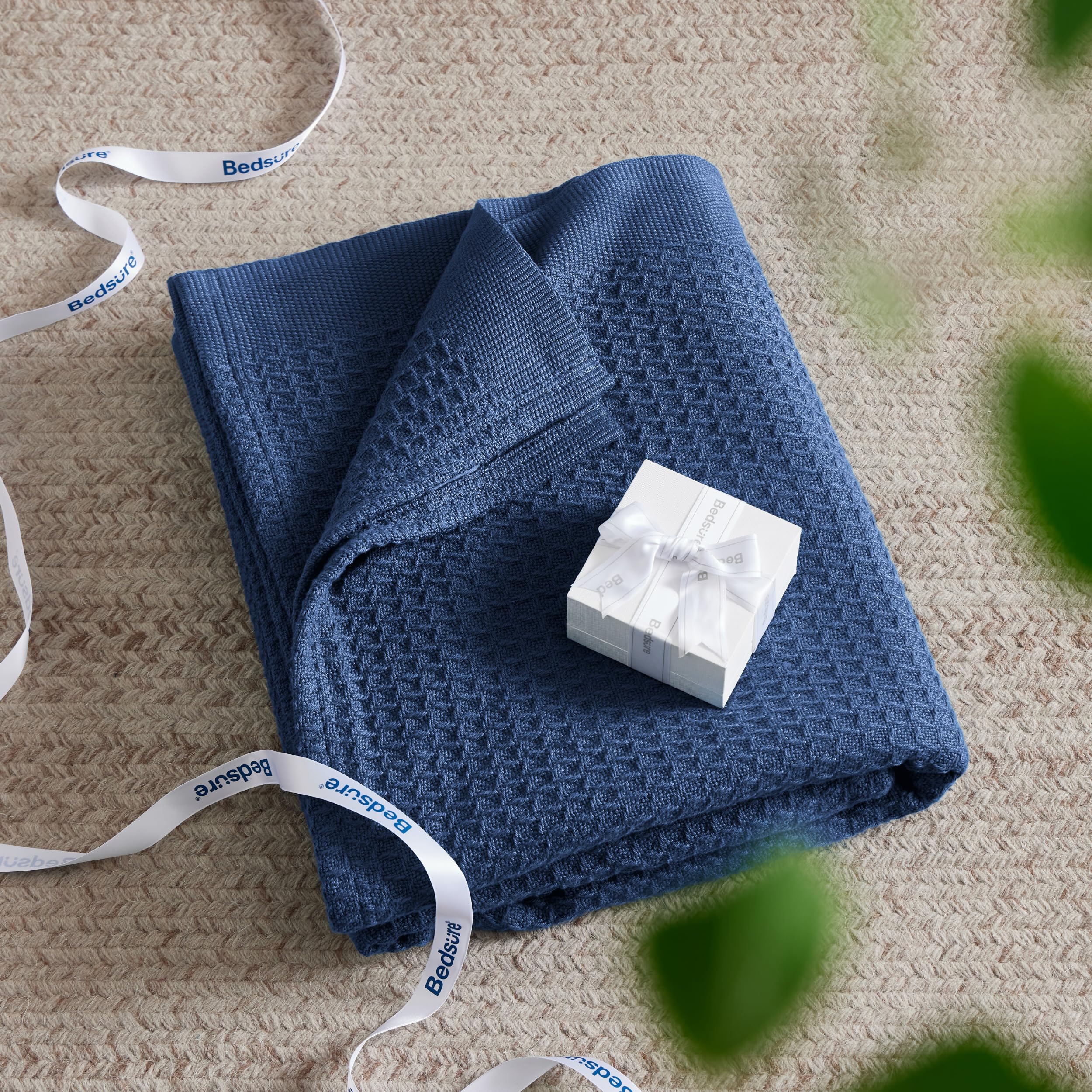 Bedsure blanket edge and stitch detail demonstrating durable finish