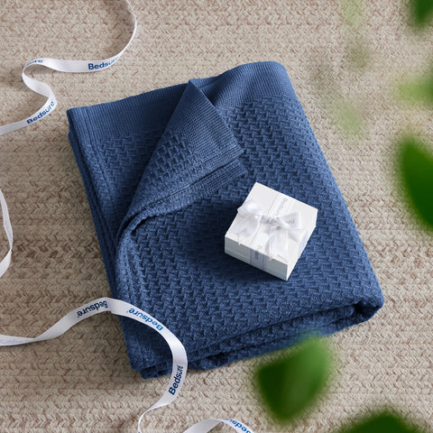Bedsure blanket edge and stitch detail demonstrating durable finish