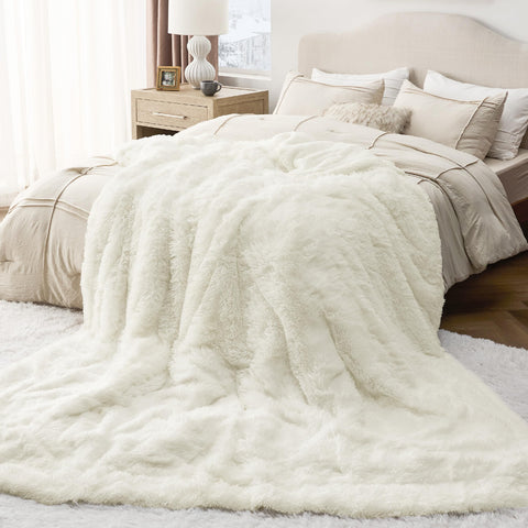 Bedsure edge seam and hem detail showing durable finish and neat edges