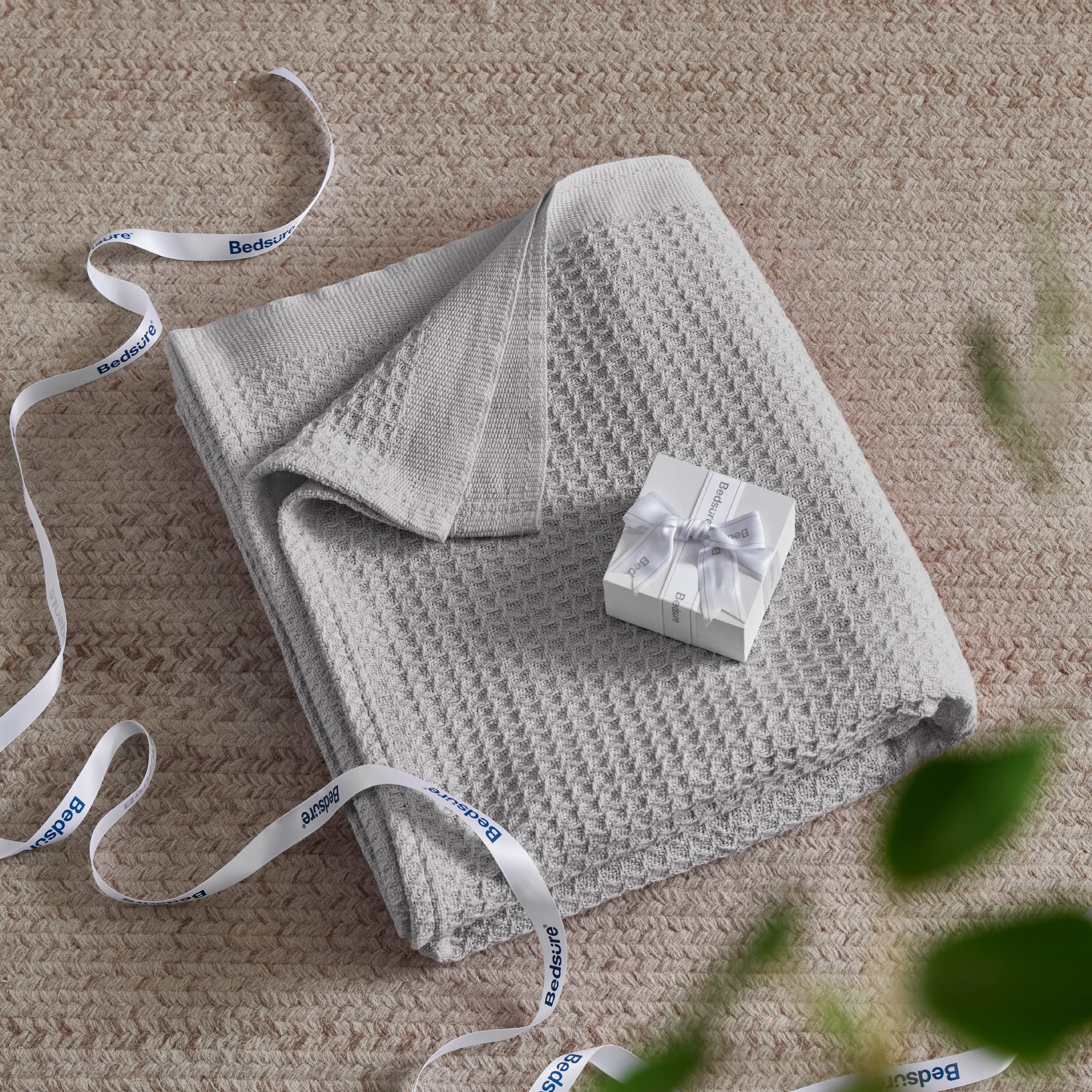 Bedsure edge and seam detail showing neat stitching and durability