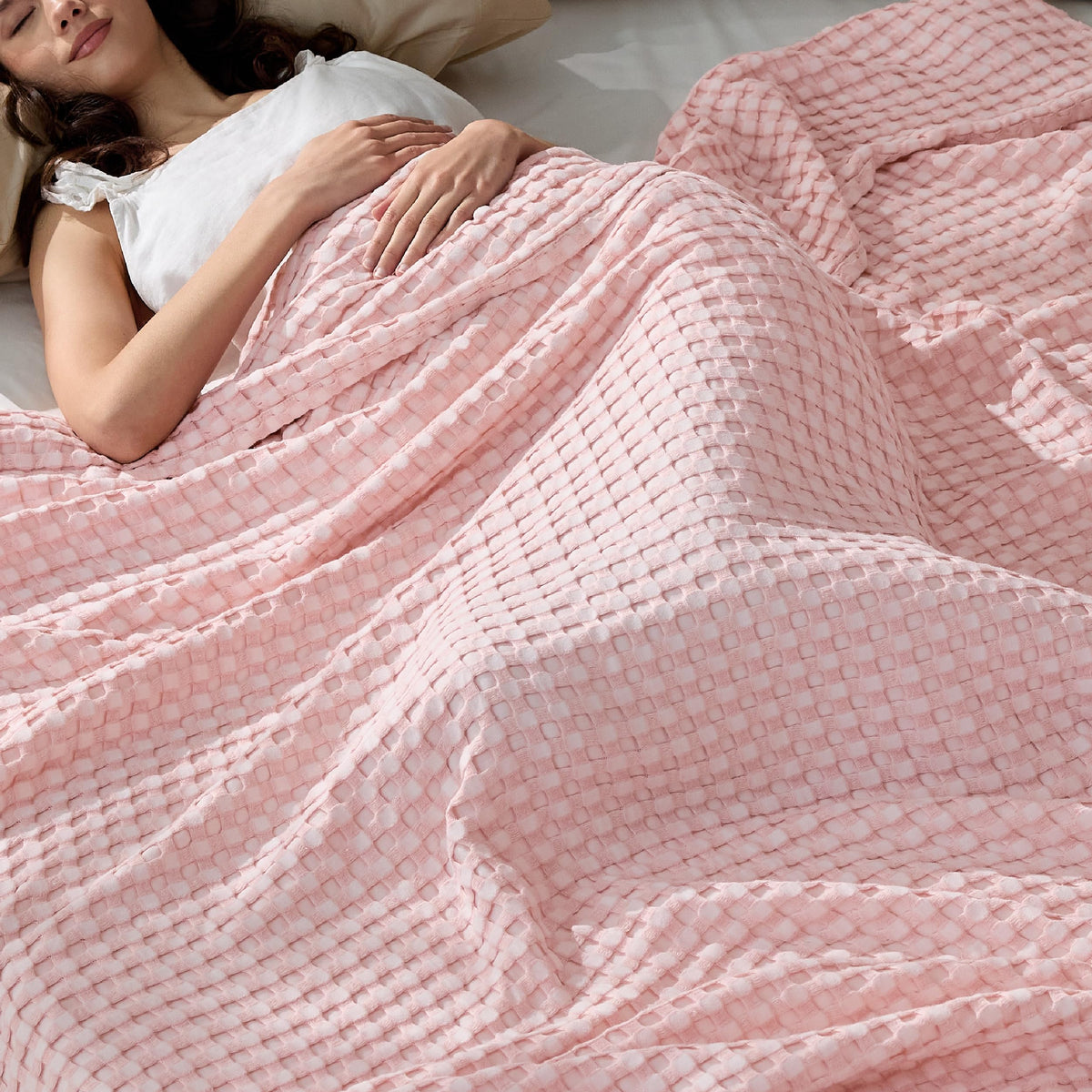 Bedsure blanket front packaging showing light pink color and gift-ready box benefit