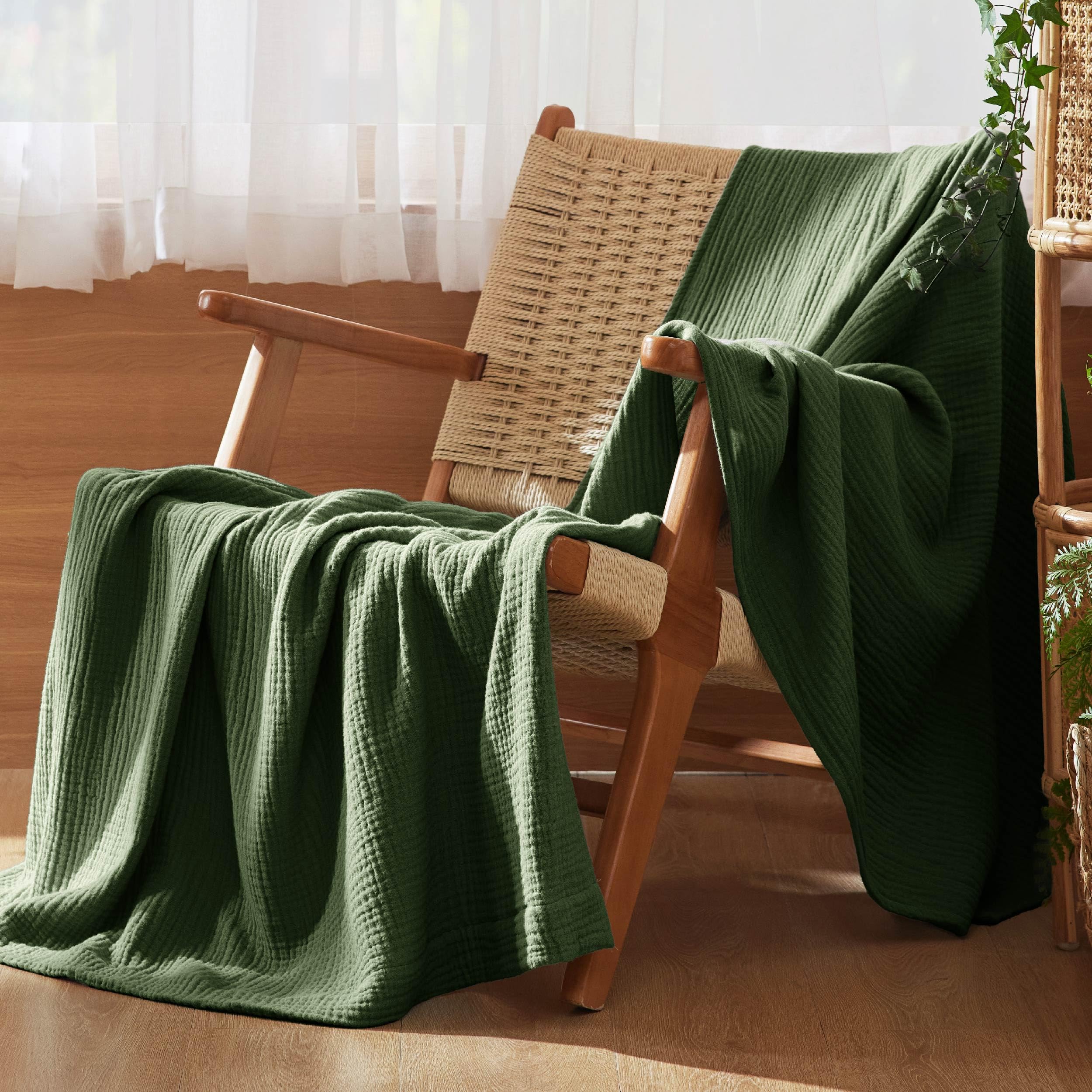 Bedsure blanket used as picnic layer outdoors for portable comfort