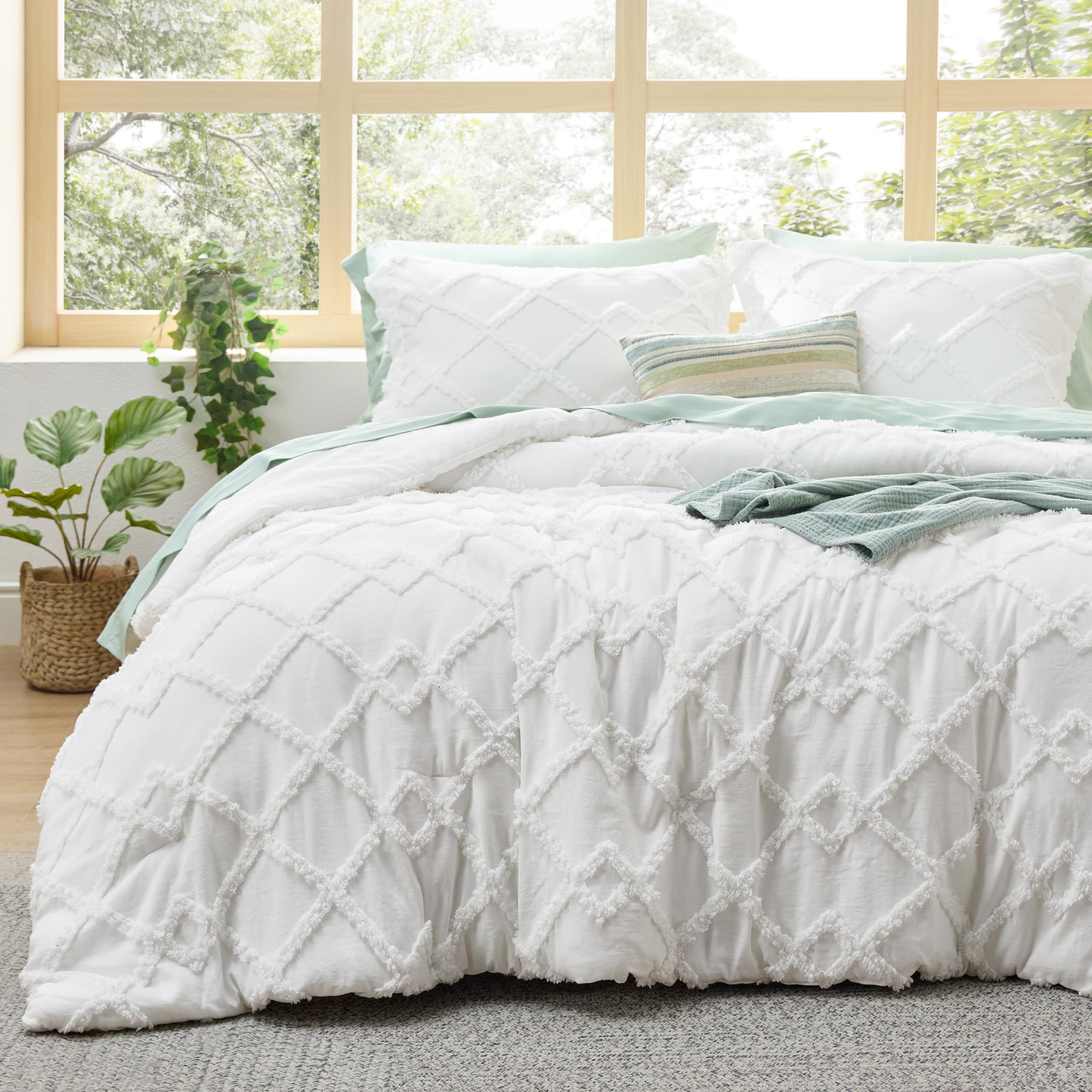 Bedsure front view of boho comforter set showing neat edges and clean design benefit: instant bedroom upgrade