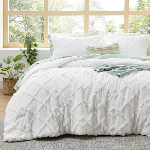 Bedsure front view of boho comforter set showing neat edges and clean design benefit: instant bedroom upgrade