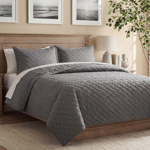Bedsure front view of Cal King quilt showing full coverage and neat drape