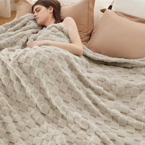 Bedsure close-up of jacquard shaggy fleece texture highlighting plush softness