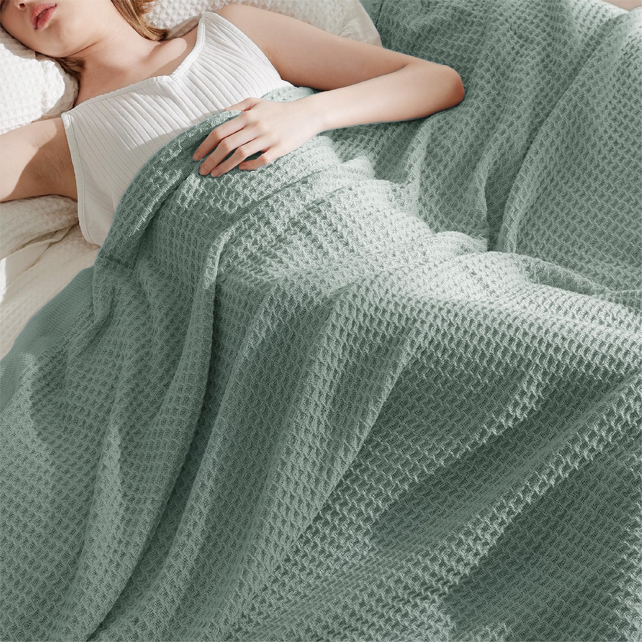 Bedsure close texture detail highlighting waffle weave and breathable feel