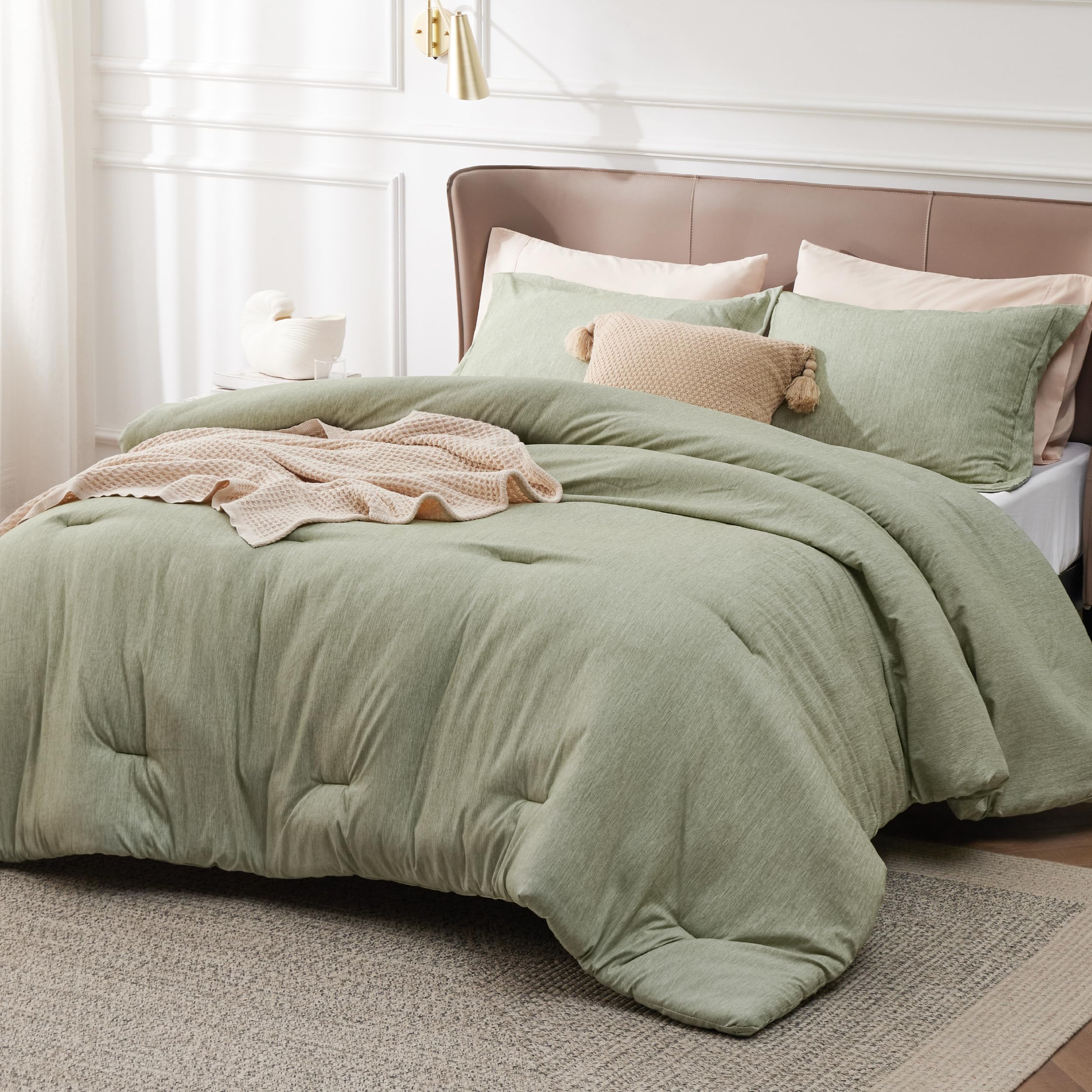 Bedsure close-up of brushed microfiber illustrating soft feel and comfort