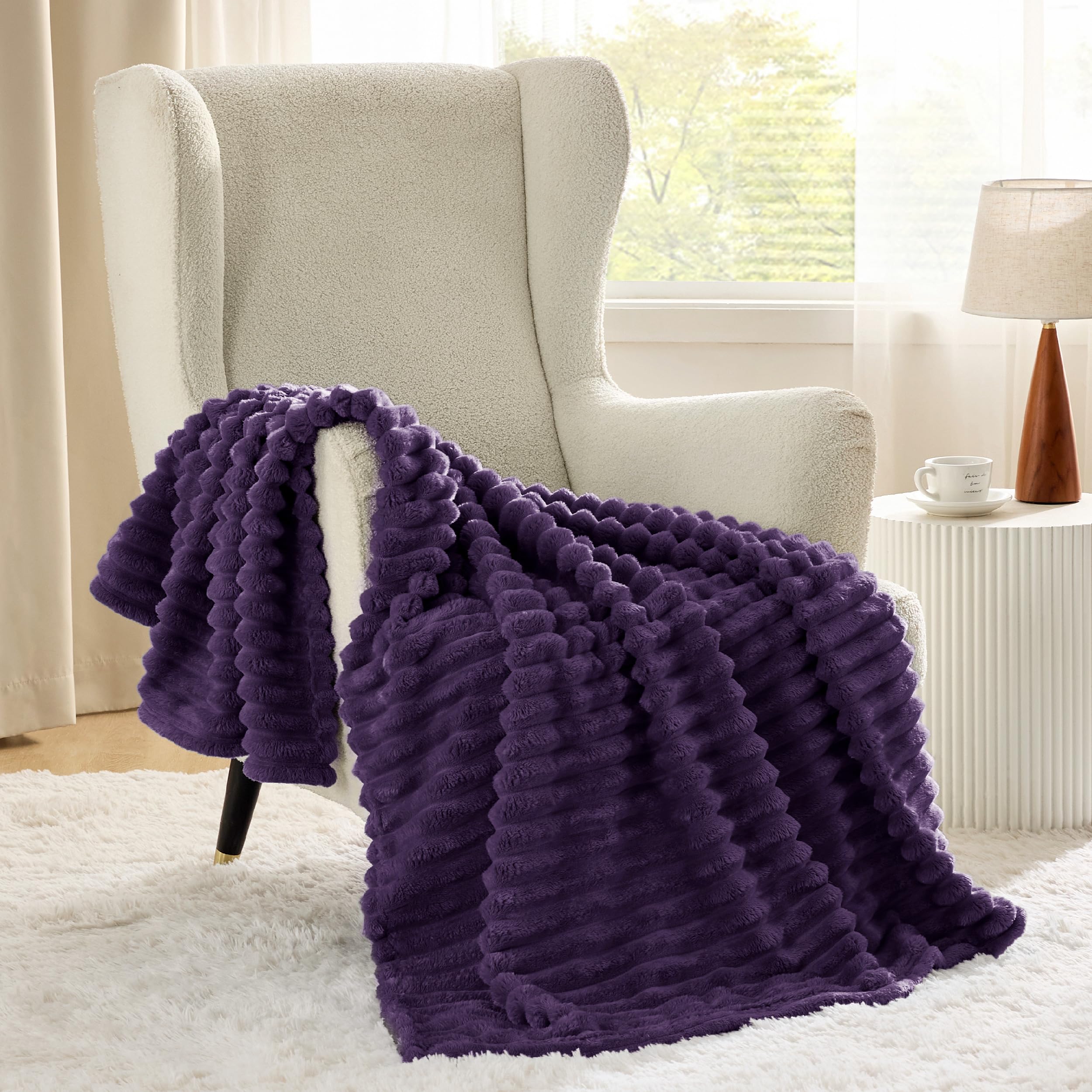 Bedsure fabric color close-up showing dye finish and fade-resistant benefit