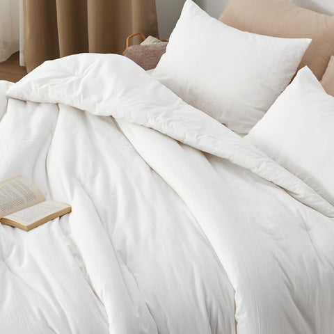 Bedsure edge stitching detail highlighting durable finish and long-lasting use