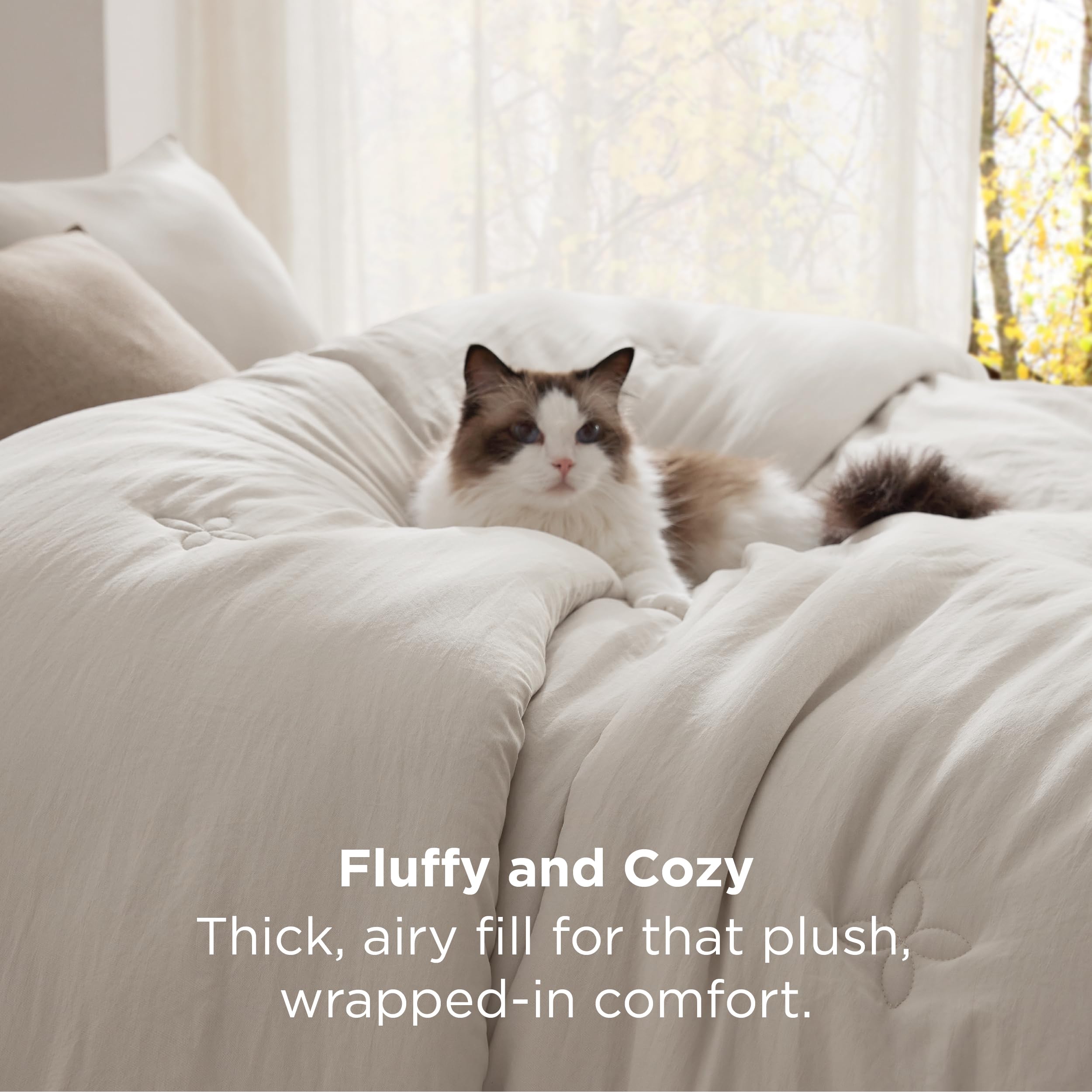 Bedsure comforter edge and stitching illustrating durable construction
