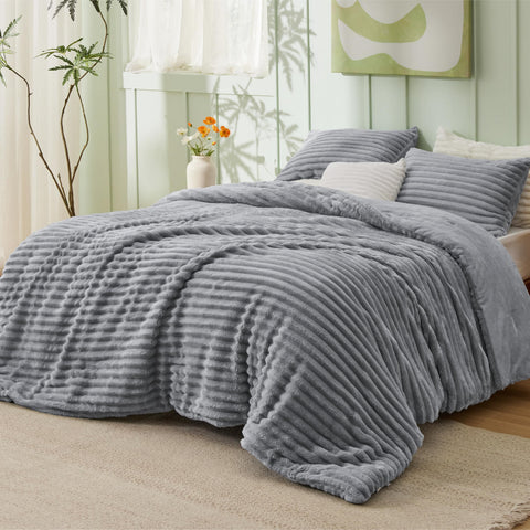 Bedsure comforter edge with quilt stitching demonstrating even fill distribution