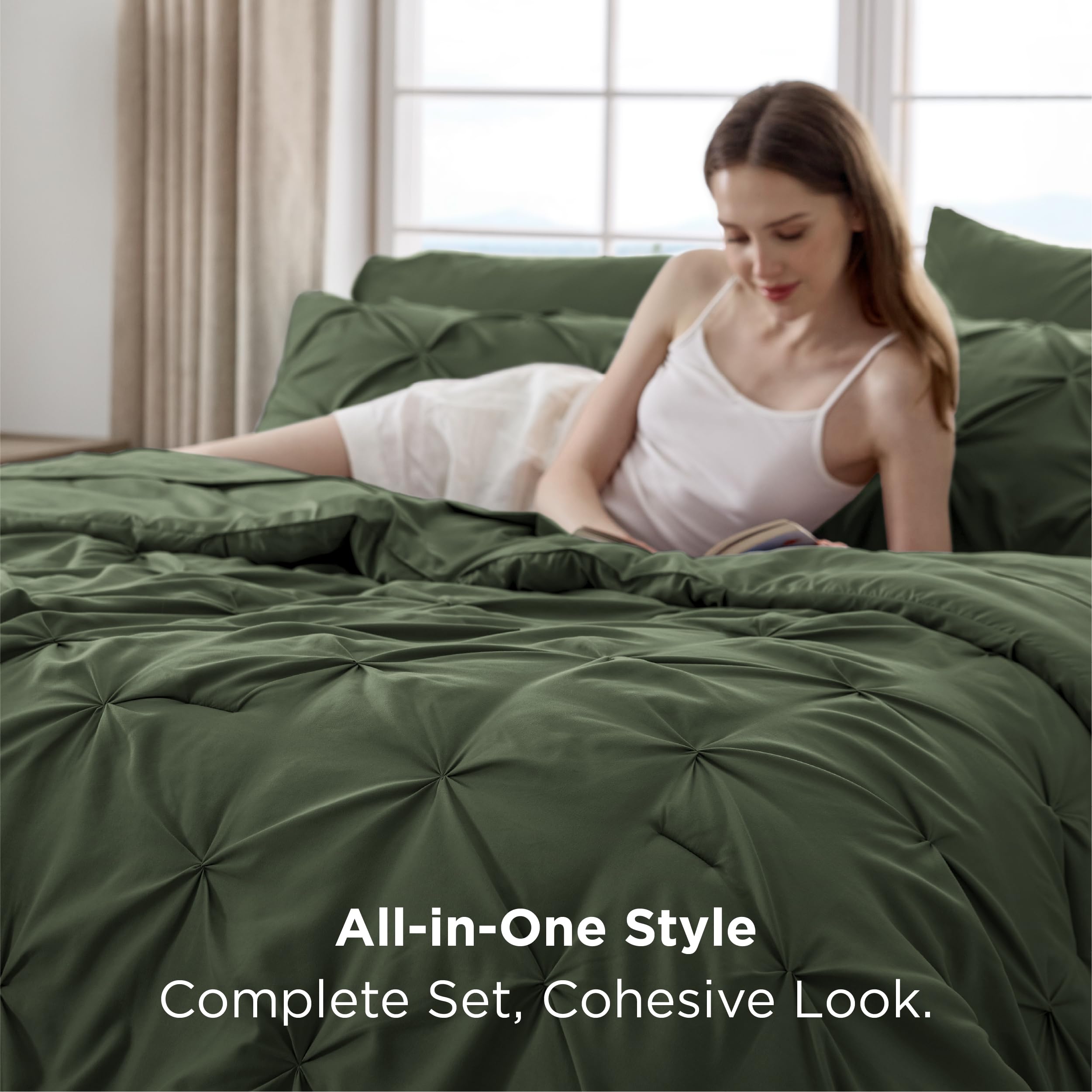 Bedsure comforter edge stitching close-up displaying even fill and long-lasting loft benefit