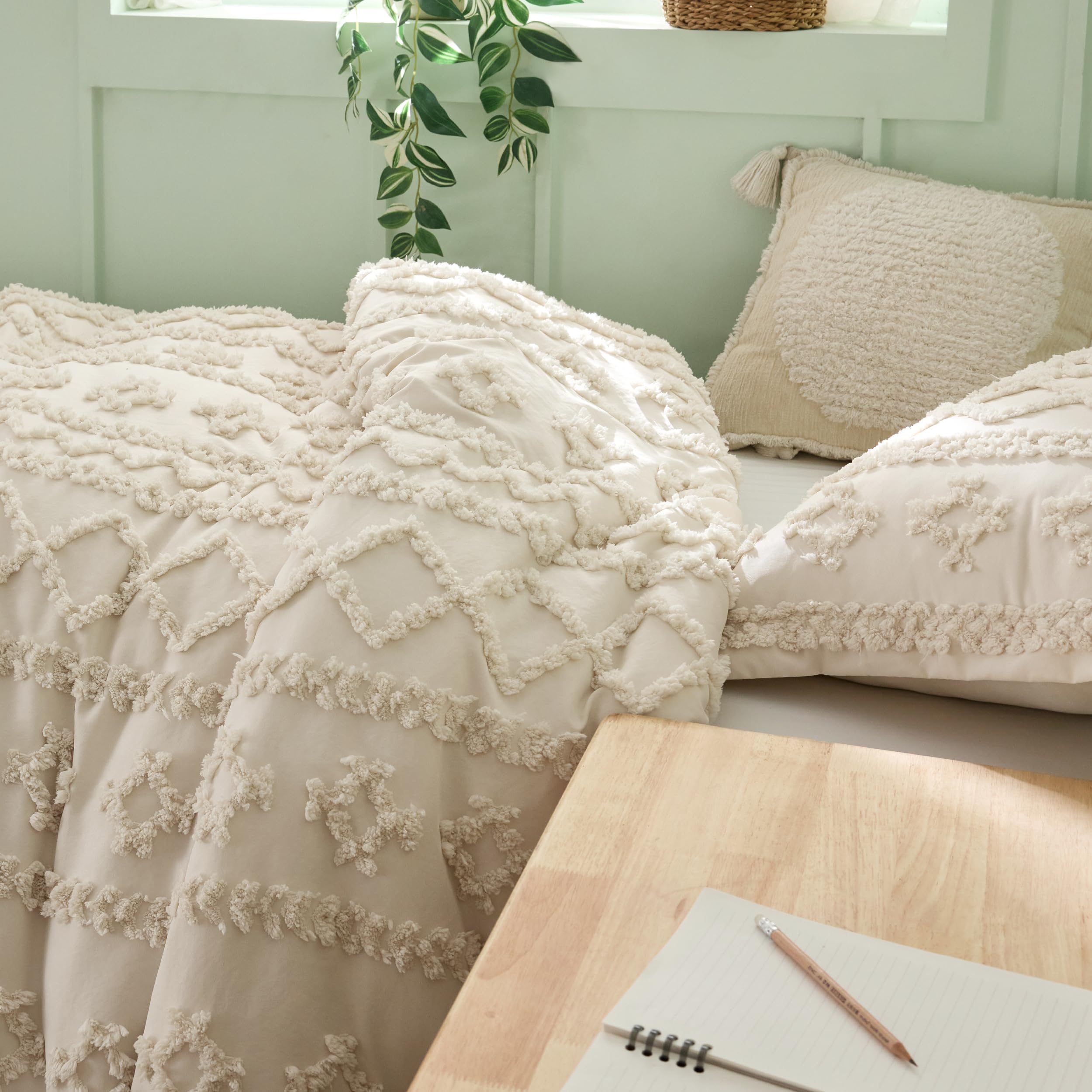 Bedsure folded comforter showing easy storage and low‑maintenance care benefit