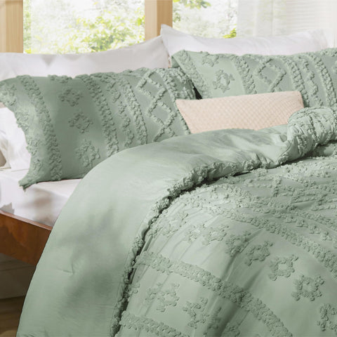 Bedsure comforter styled on a queen bed illustrating layered warmth and aesthetic upgrade