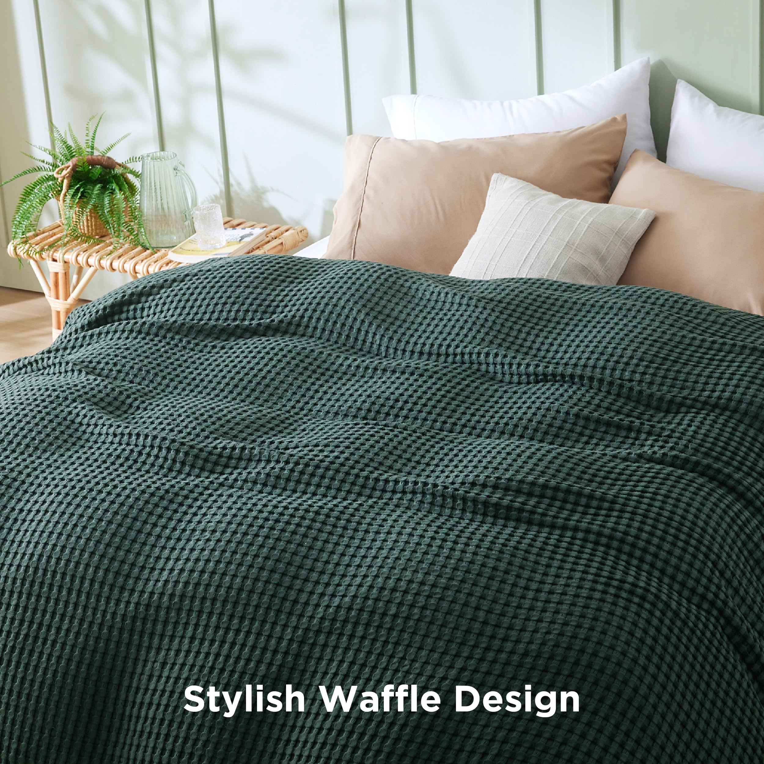 Bedsure corner seam close-up showing reinforced stitching and durability benefit