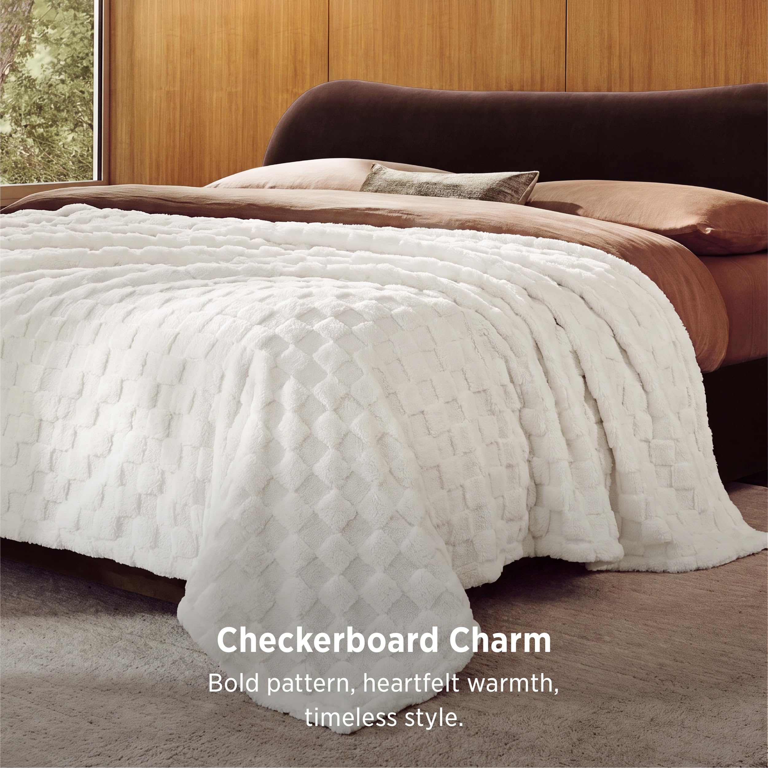 Bedsure detailed edge stitching close-up showing reinforced seams for lasting durability