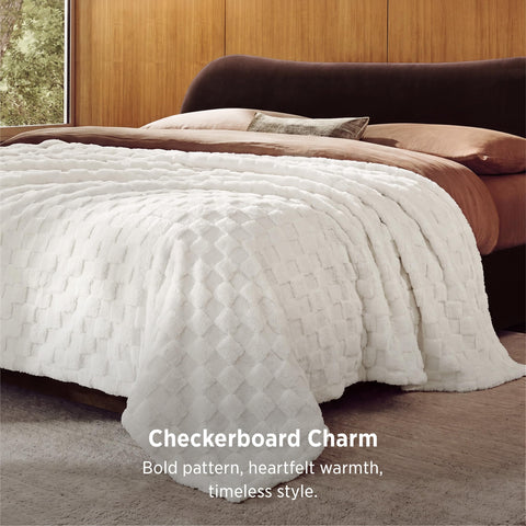Bedsure detailed edge stitching close-up showing reinforced seams for lasting durability