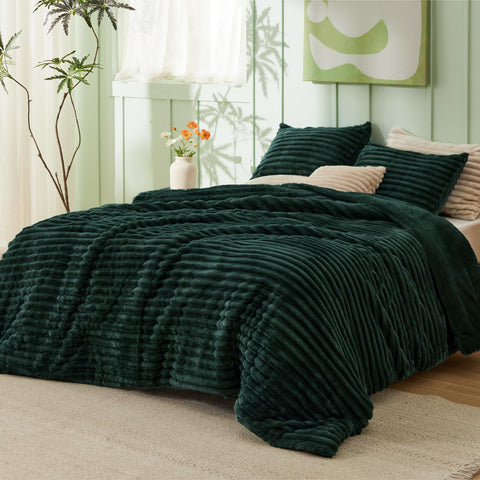 Bedsure close-up of ribbed fleece texture highlighting soft, warm surface