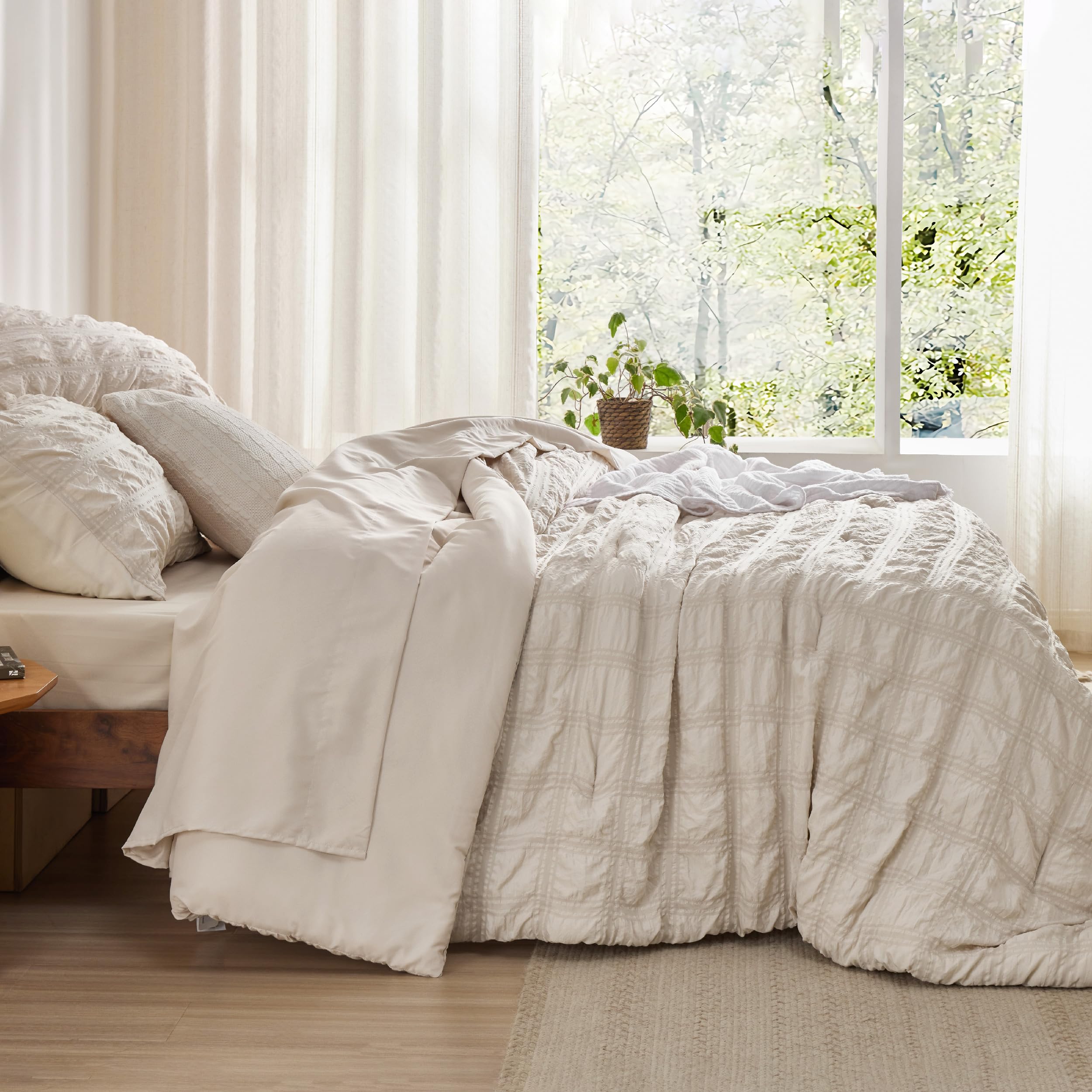 Bedsure fitted sheet pocket depth demonstrating secure mattress fit