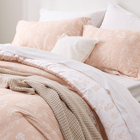 Bedsure close-up of floral fabric and quilting highlighting soft texture and durability