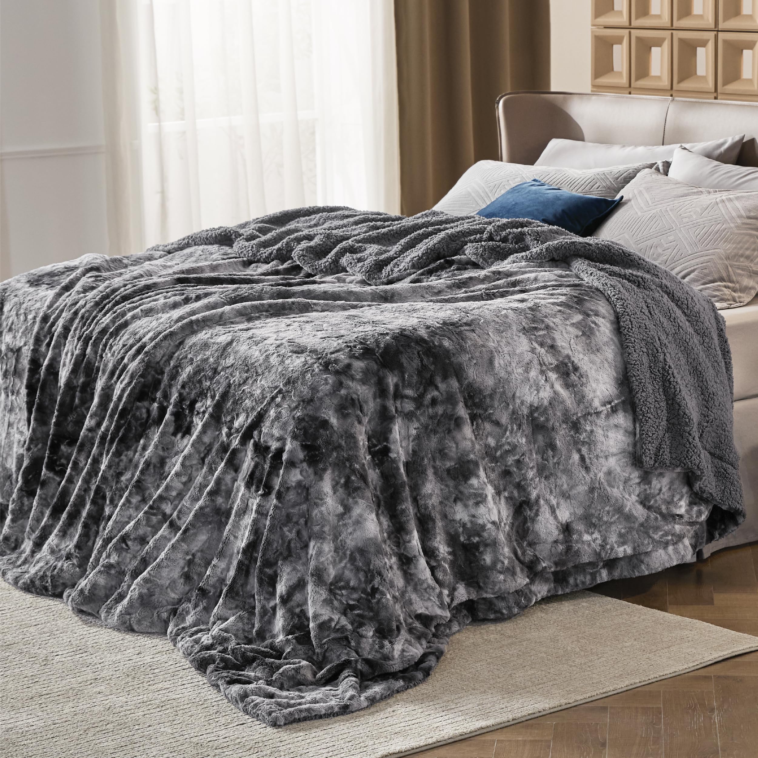 Bedsure folded tie-dye pattern displaying colors and easy-style upgrade benefit