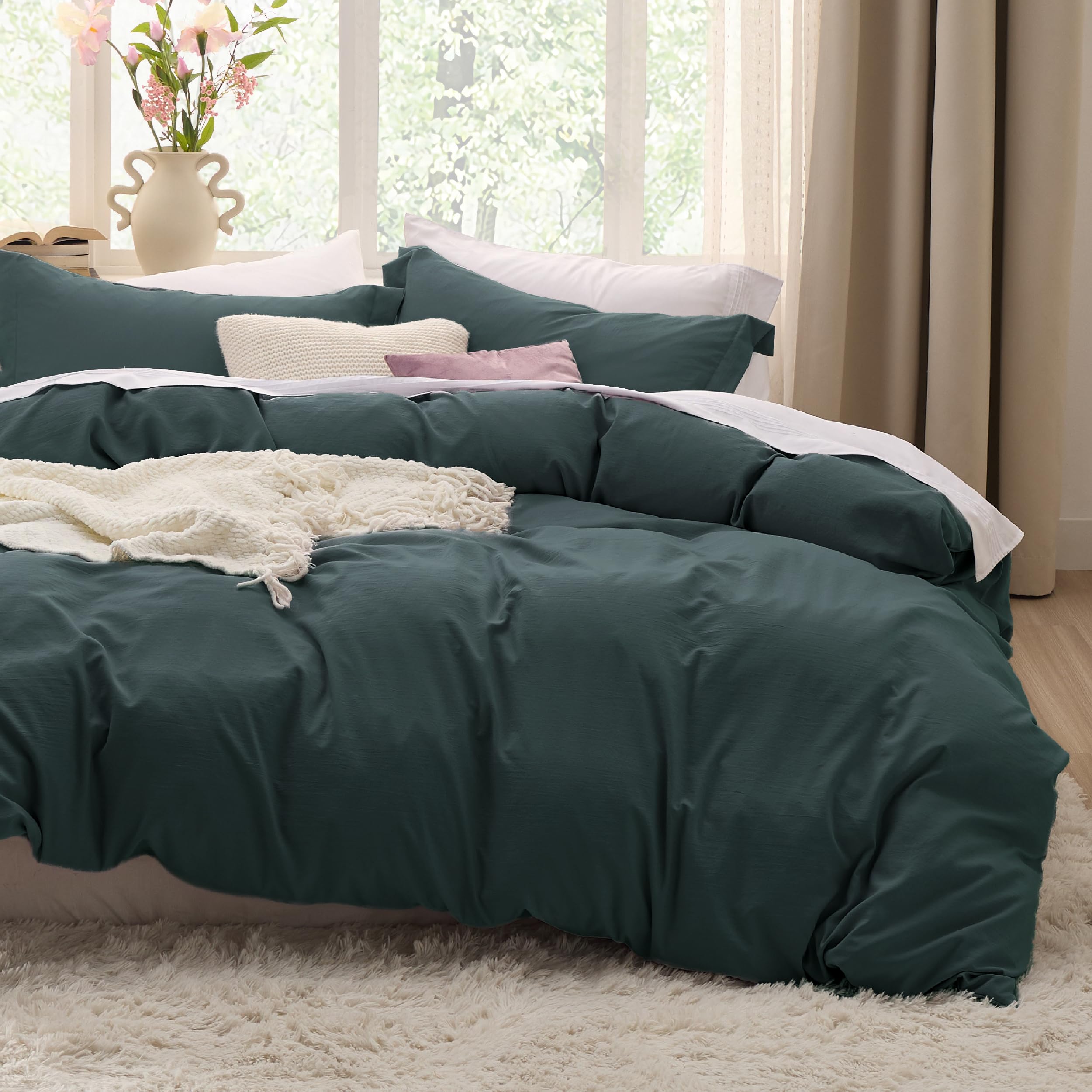Bedsure front view of forest green duvet cover showing clean fit and color