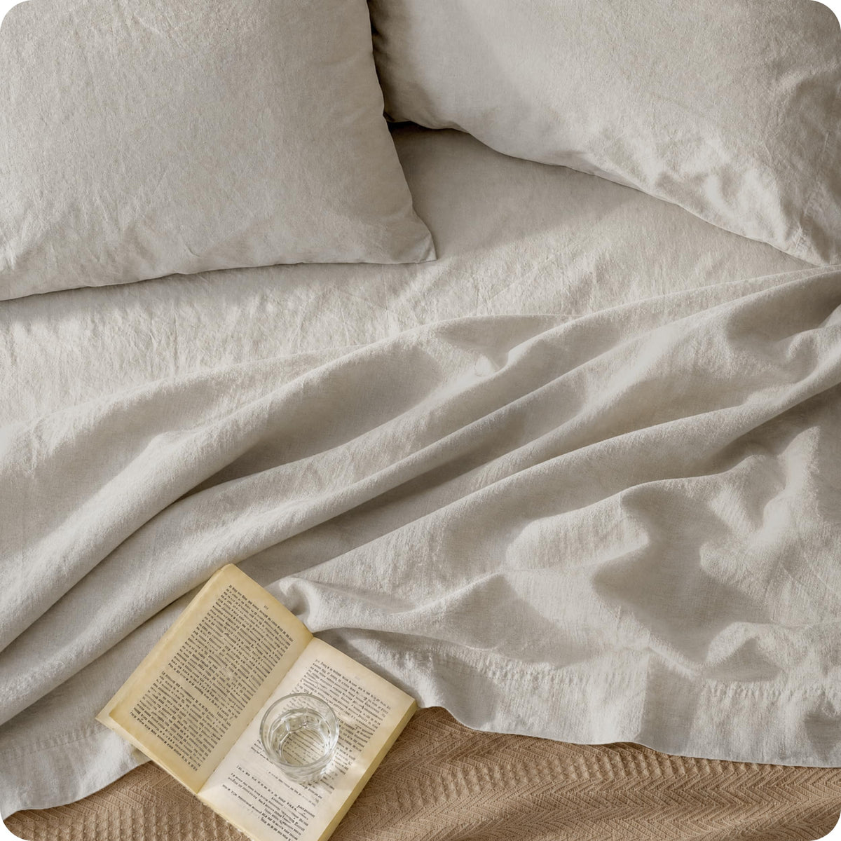 Bedsure front packaging showing set contents and natural color benefit