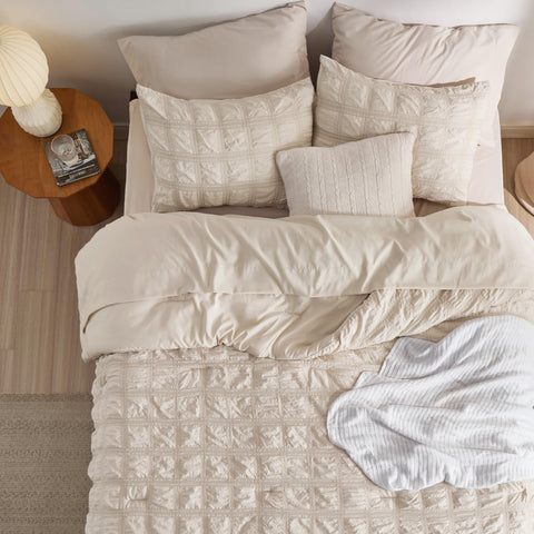 Bedsure full bed in room lifestyle showing cozy coordinated bedding benefit