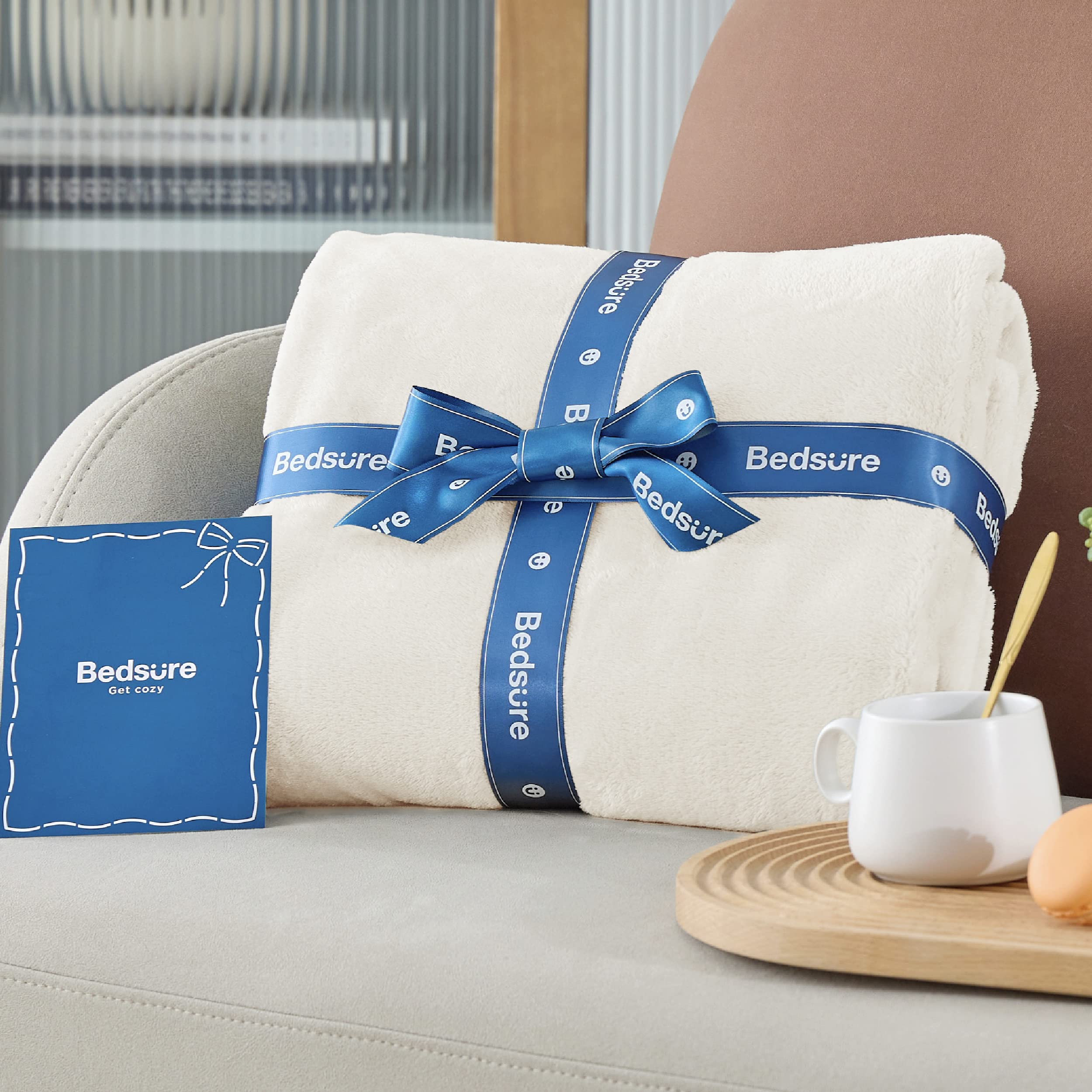Bedsure with child and pet shows family-friendly comfort benefit