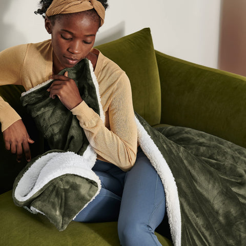 Bedsure blanket neat edge stitching detail highlighting durability and strength