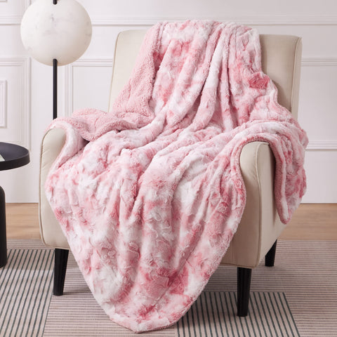 Bedsure blanket front view showing plush faux-fur and cozy appeal