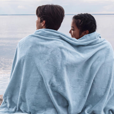 Bedsure GentleSoft with pet lounging highlighting pet-friendly comfort