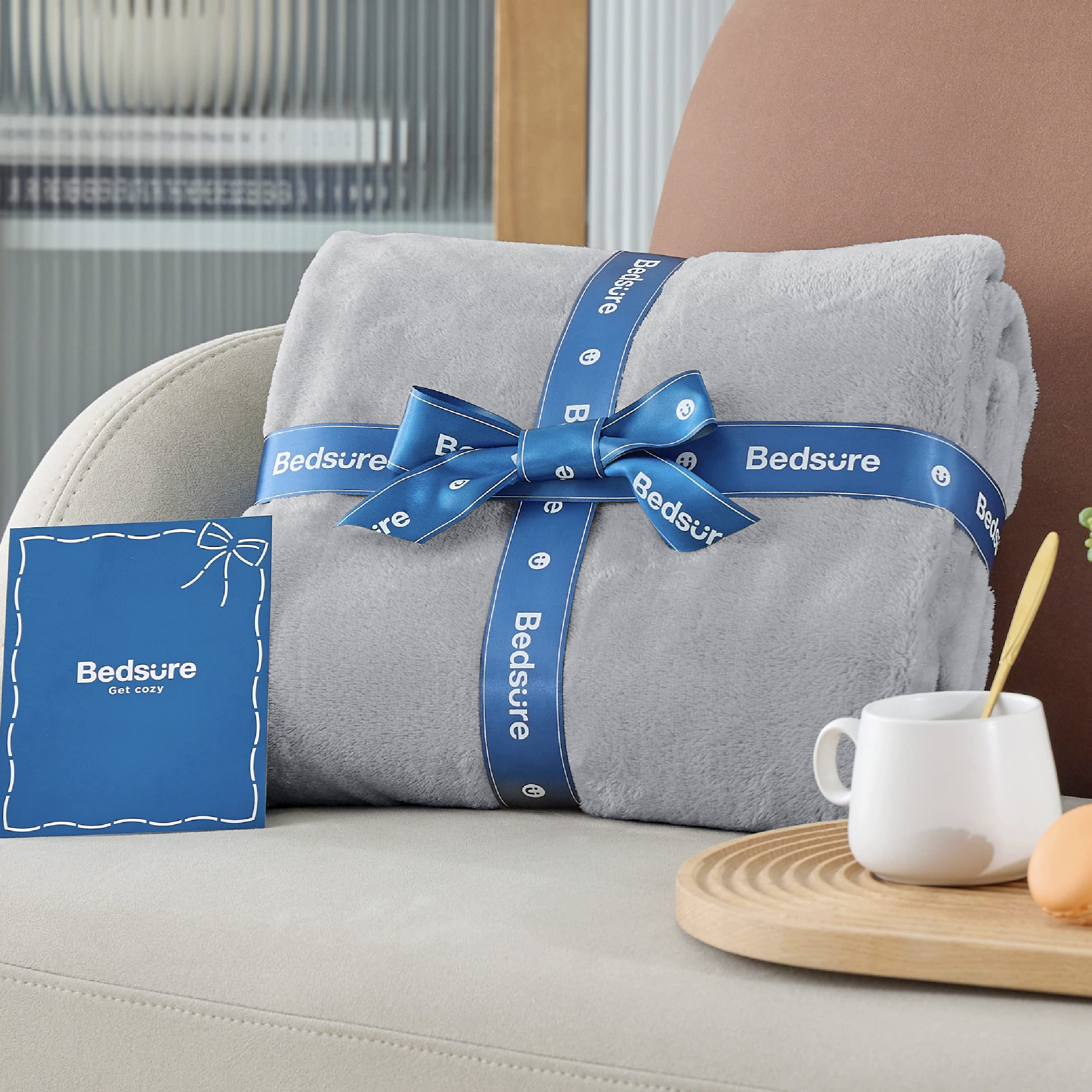 Bedsure GentleSoft seam detail image, emphasizes reinforced stitching for durability