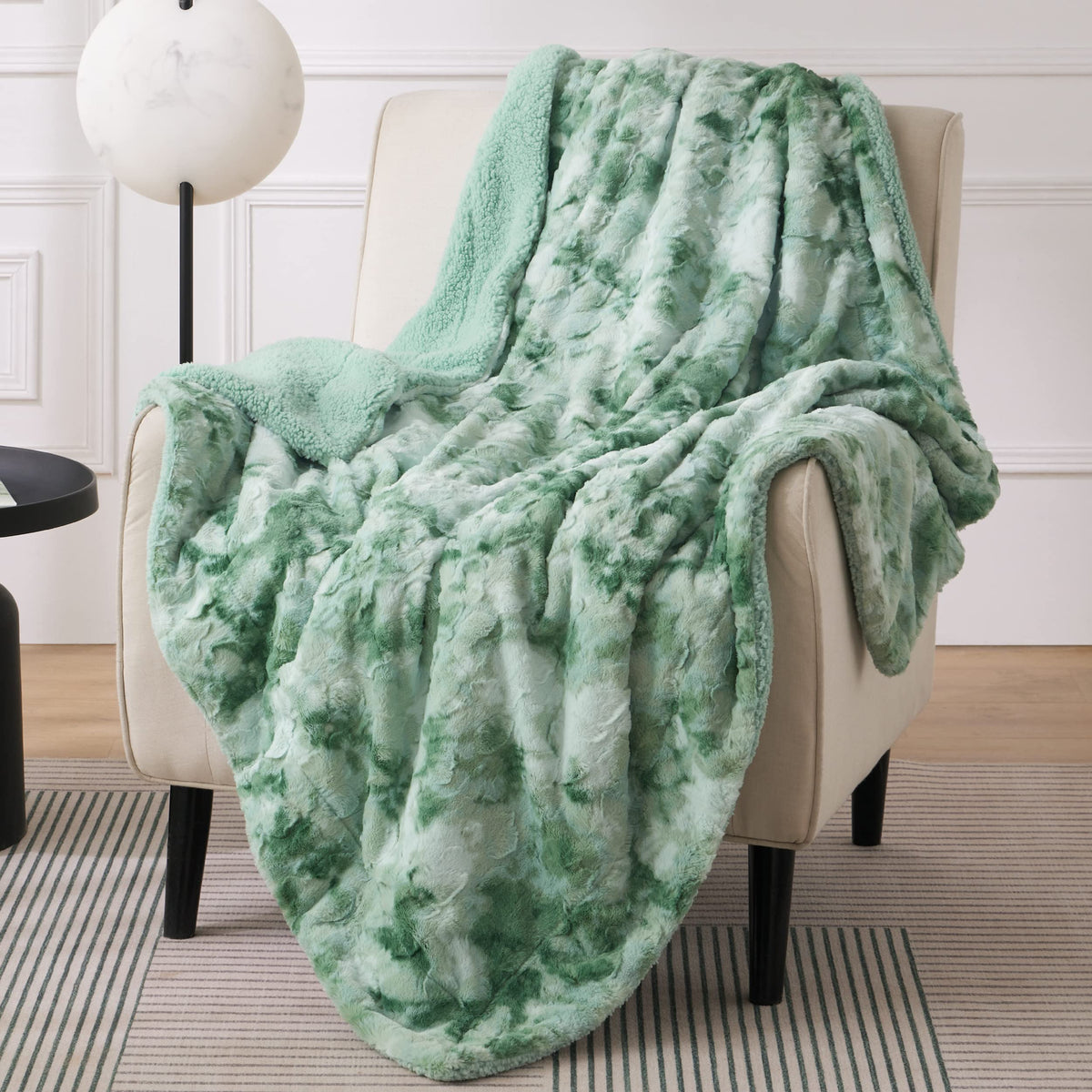 Bedsure front view showing plush faux fur and comforting texture