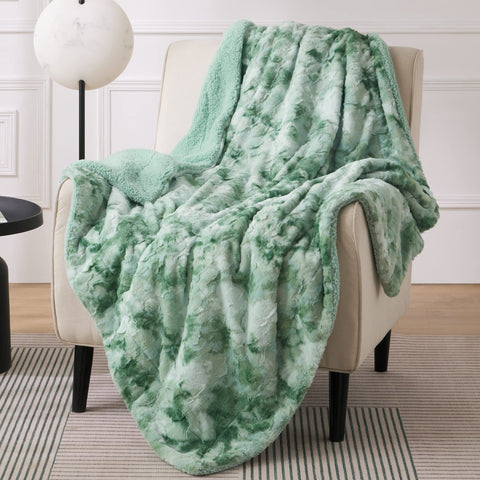 Bedsure front view showing plush faux fur and comforting texture