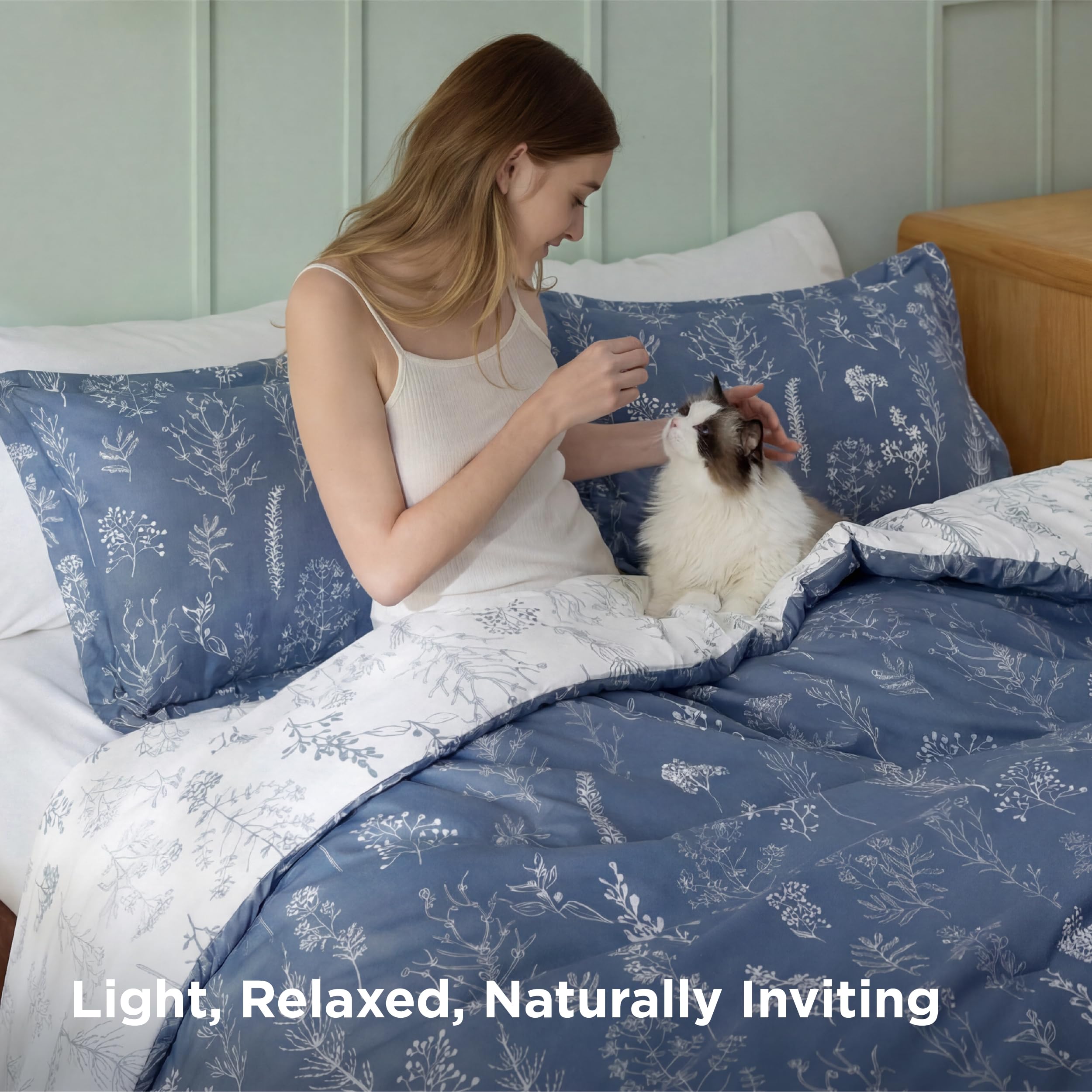 Bedsure Infinity Blue quilting close-up showing dense stitching and even fill for lasting loft