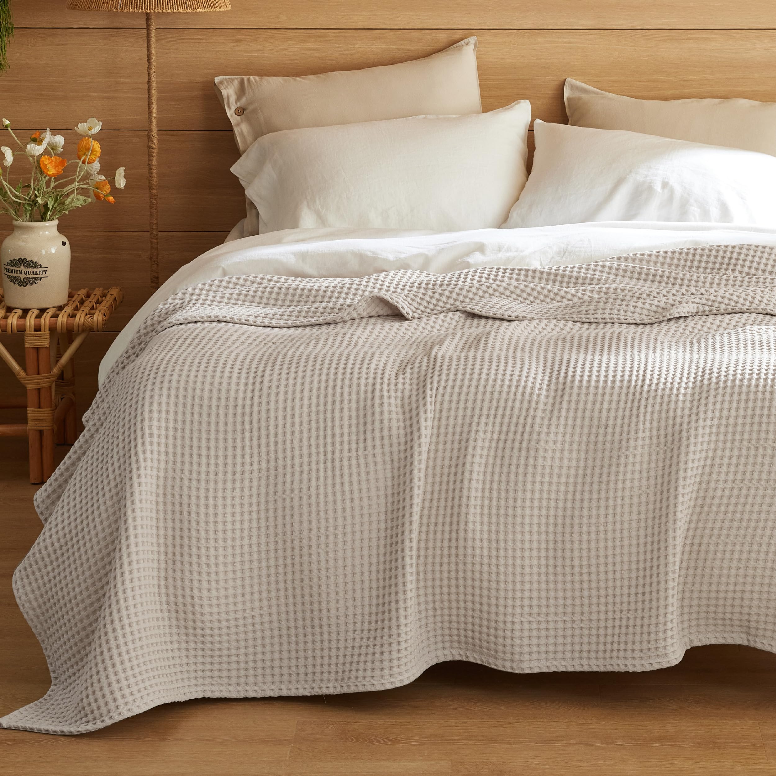 Bedsure blanket front drape showing linen look and breathable comfort