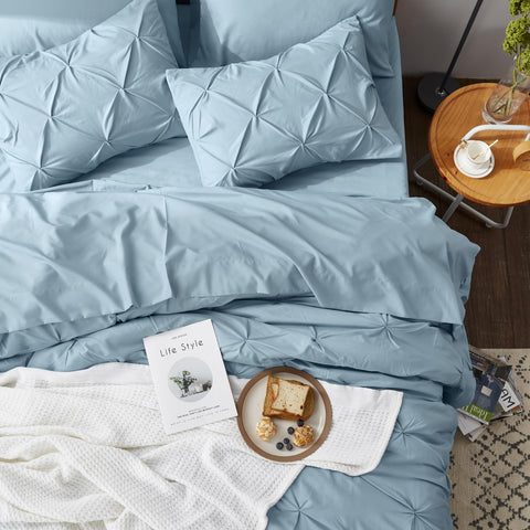 Bedsure close-up of brushed microfiber texture offering soft, quiet comfort
