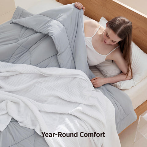Bedsure comforter in washing machine to demonstrate easy machine-wash care