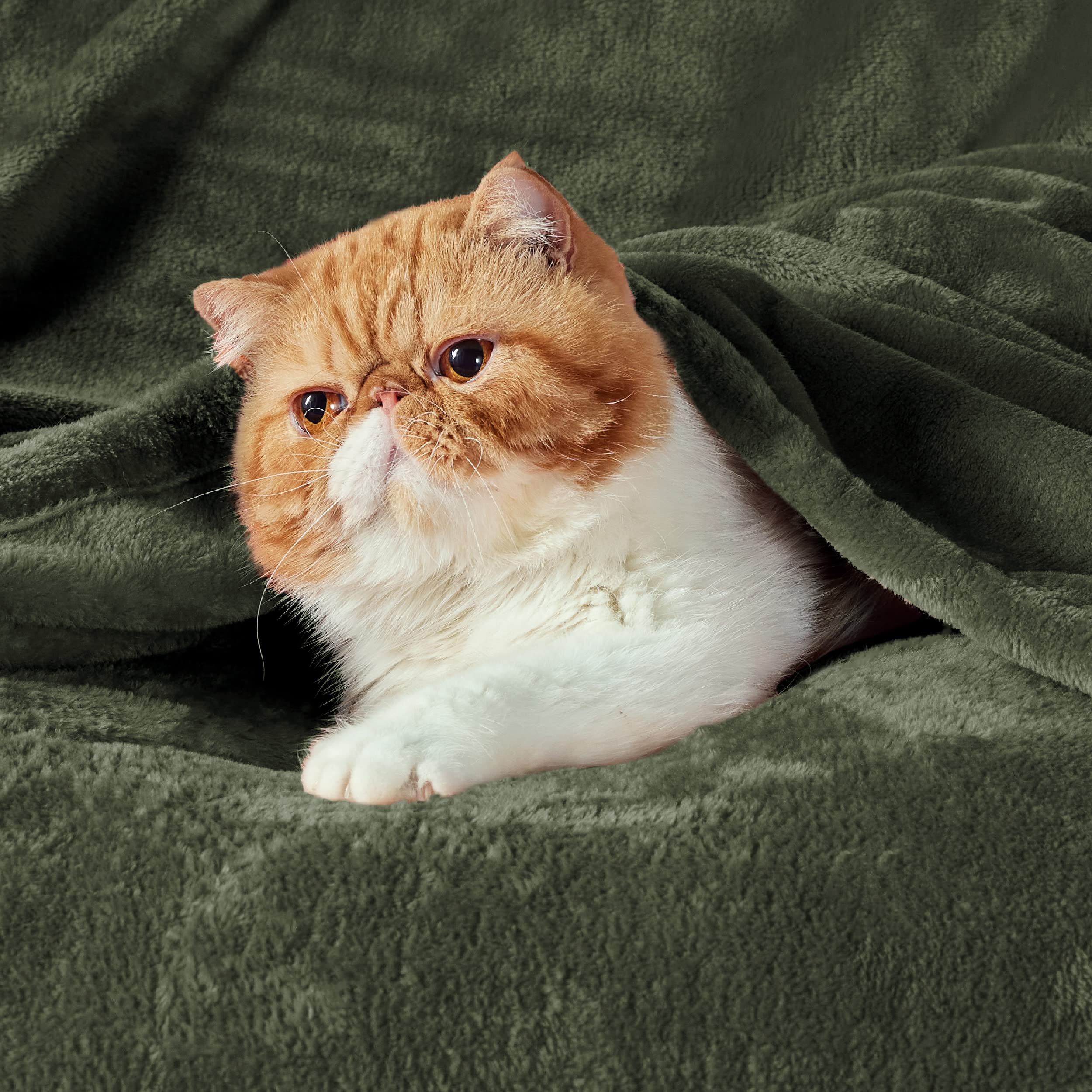 Bedsure close-up of fleece texture highlighting plush microfiber comfort