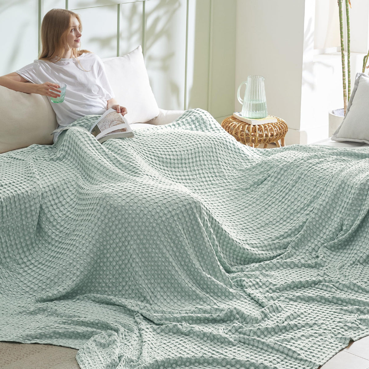Bedsure oversized king front view showing full mint coverage and cooling look