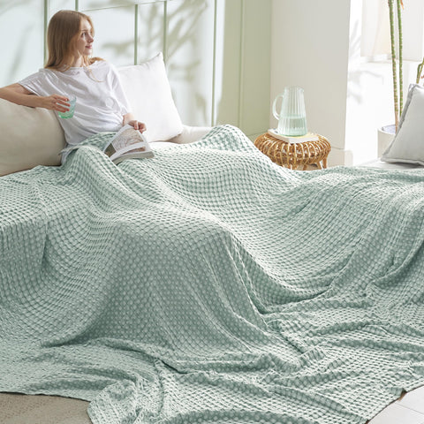 Bedsure oversized king front view showing full mint coverage and cooling look