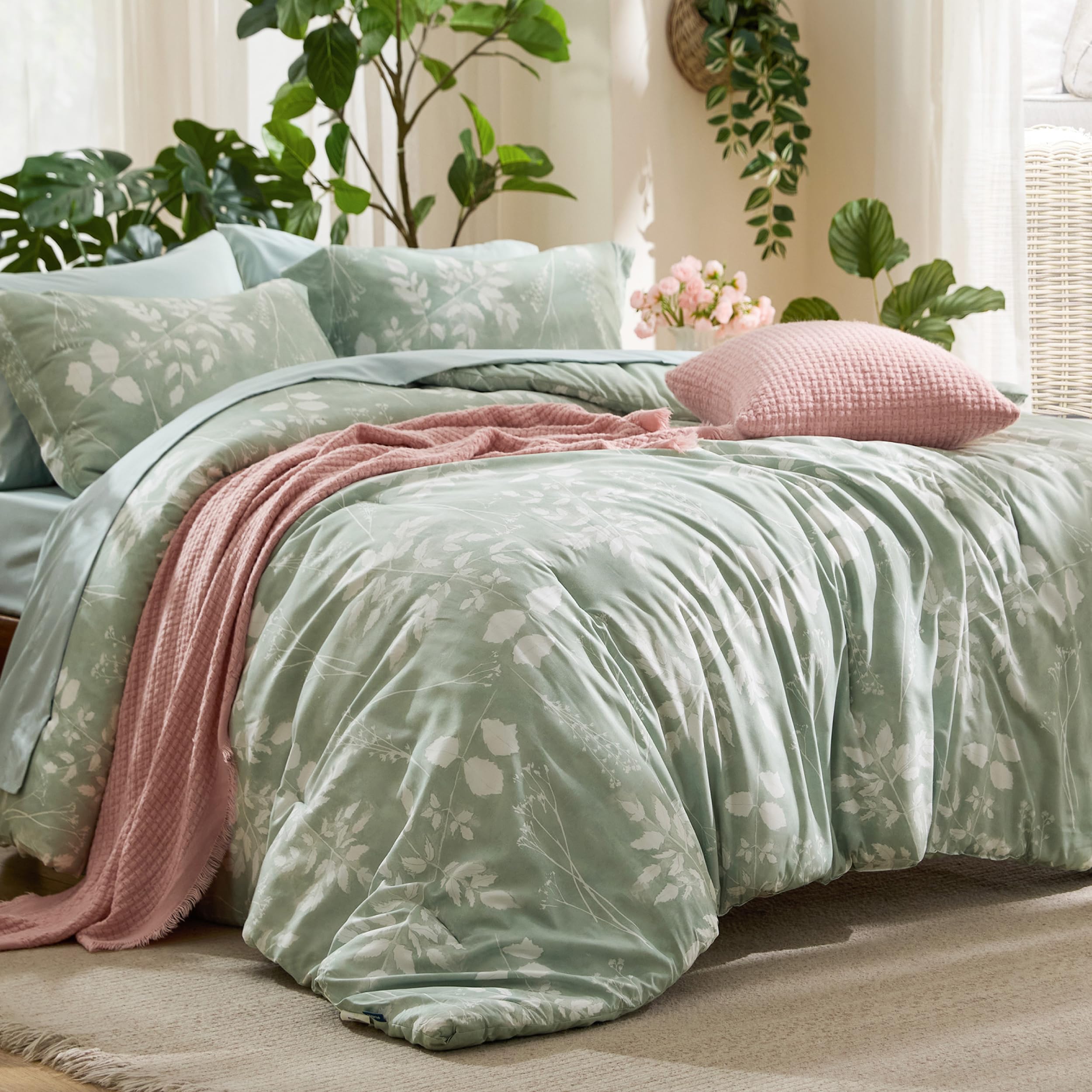 Bedsure compact packaging with size label showing included pieces and convenient storage