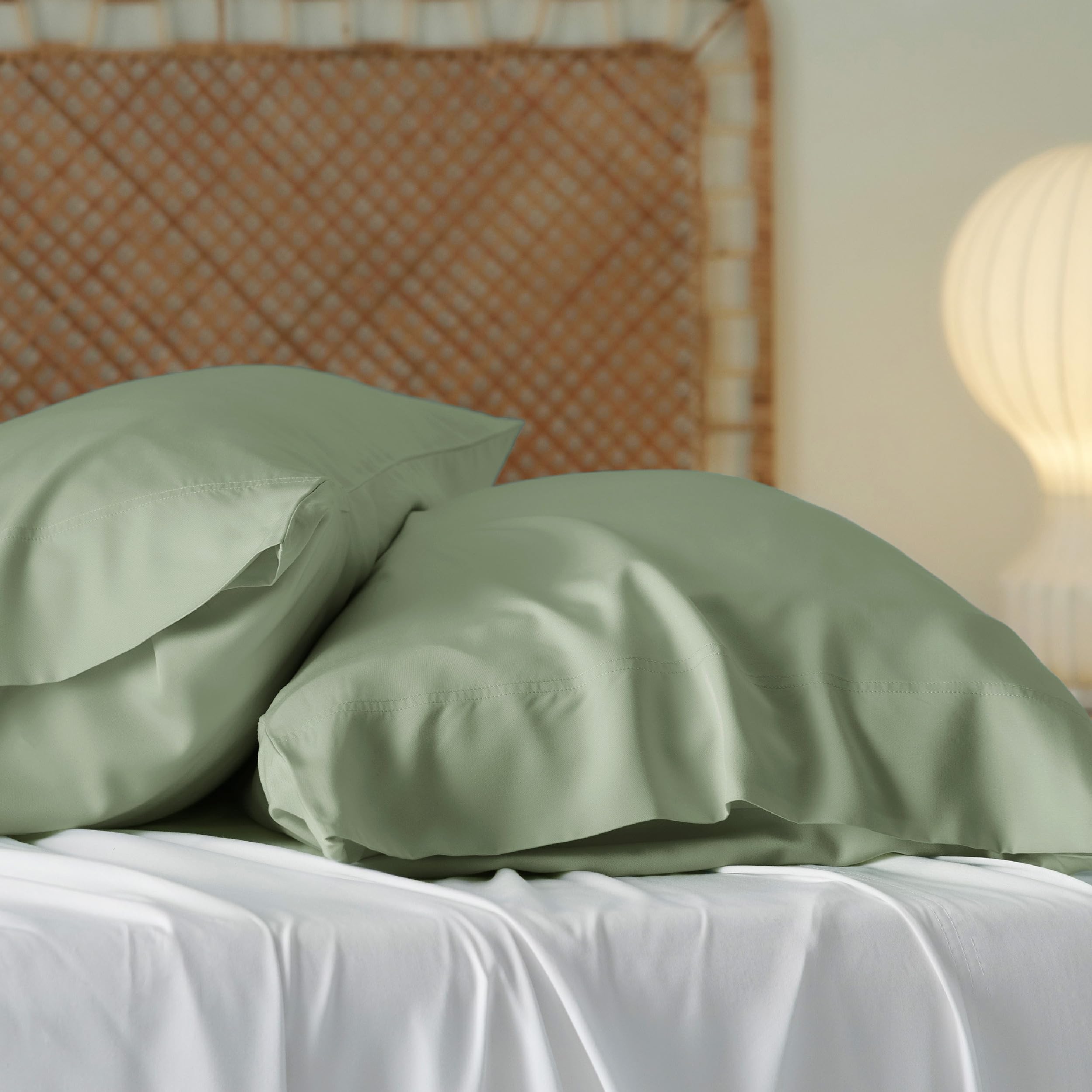 Bedsure two-piece set in packaging showing gift-ready presentation