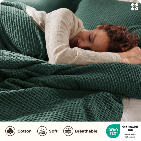 Bedsure percale reverse detail showing smooth side for cooler nights