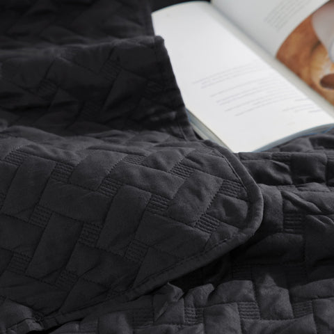 Bedsure pillow shams with 2" flange showing coordinated finish and tailored decorative appeal