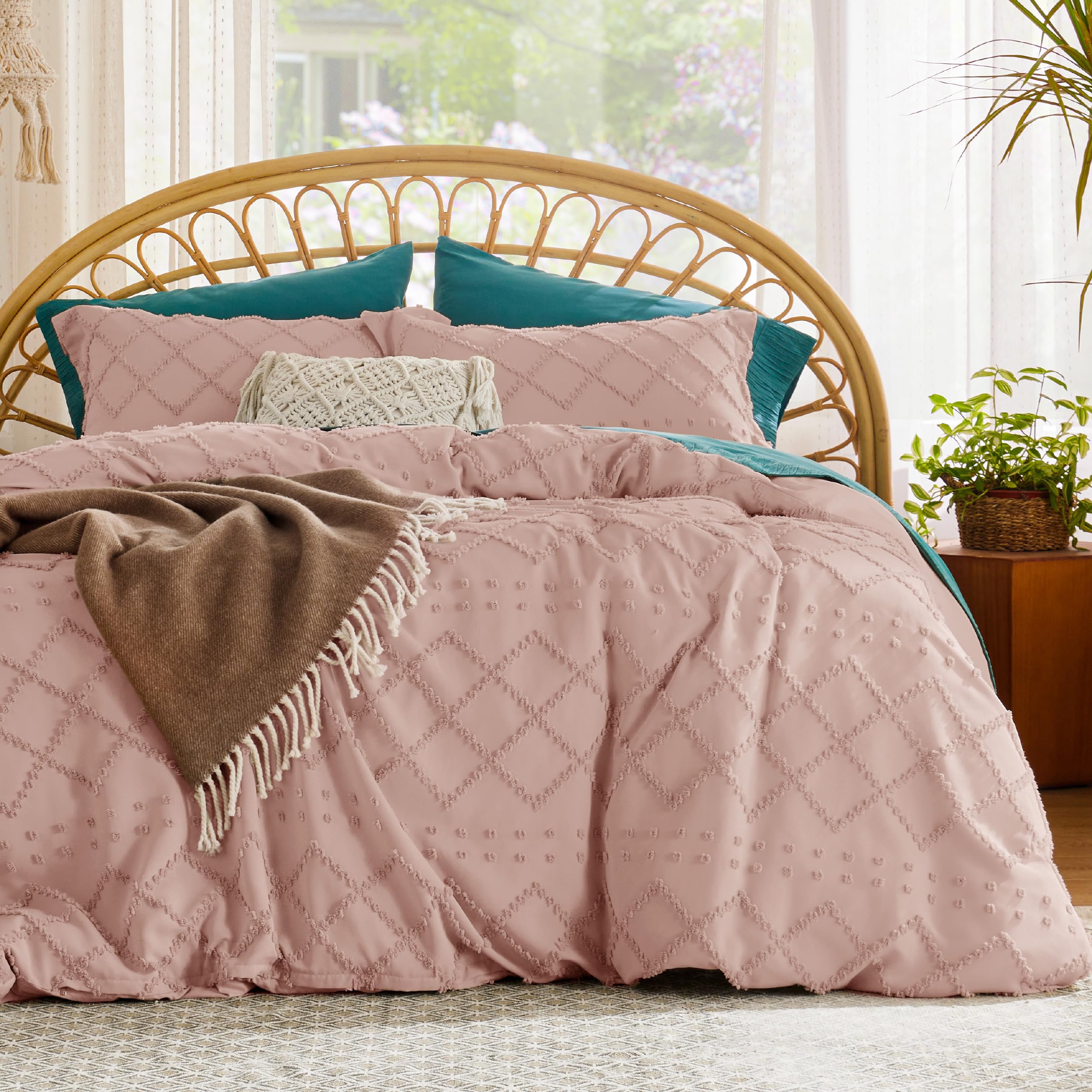 Bedsure pink boho front view showing decorative tufted duvet cover benefit: instant bedroom update